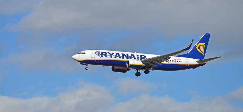 Brasileira relata desespero após despressurização em voo da Ryanair