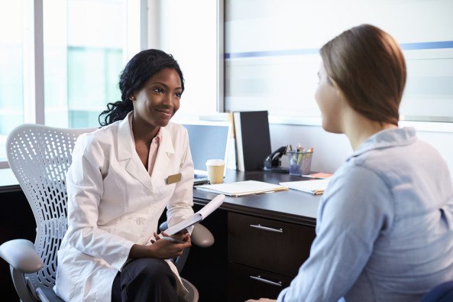 Como são as consultas médicas na Irlanda? © Monkey Business Images 