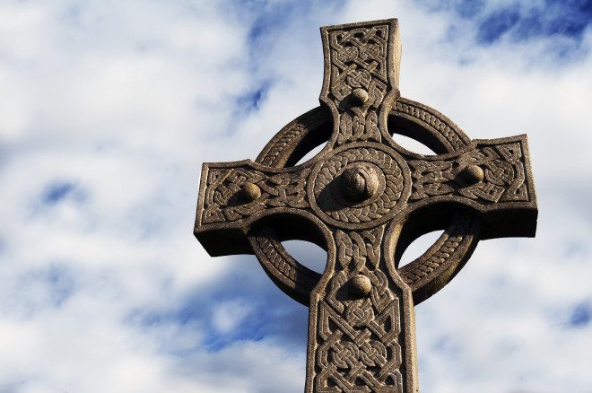 Cruz Celta um dos símbolos mais tradicionais na Irlanda. © Mark Dyde | Dreamstime.com