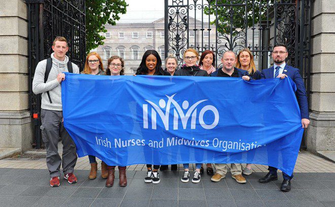 Greve de enfermeiros na Irlanda reivindica melhores condições de trabalho. Reprodução Inmo.