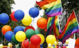 Festas esquentam o dia da Parada Gay de Dublin