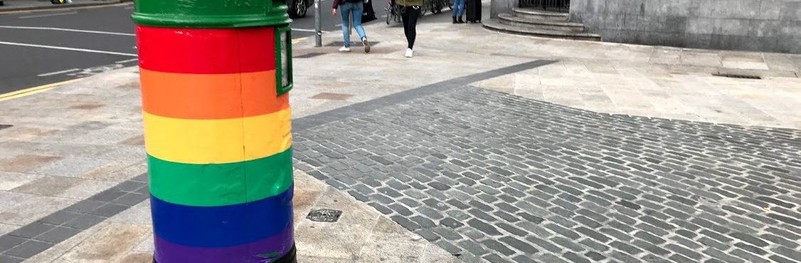 Caixas de correio da Irlanda são coloridas para a Dublin Pride Parade