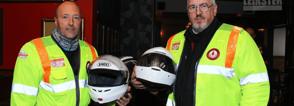 Irlandês usa moto para levar sangue a pacientes em hospitais