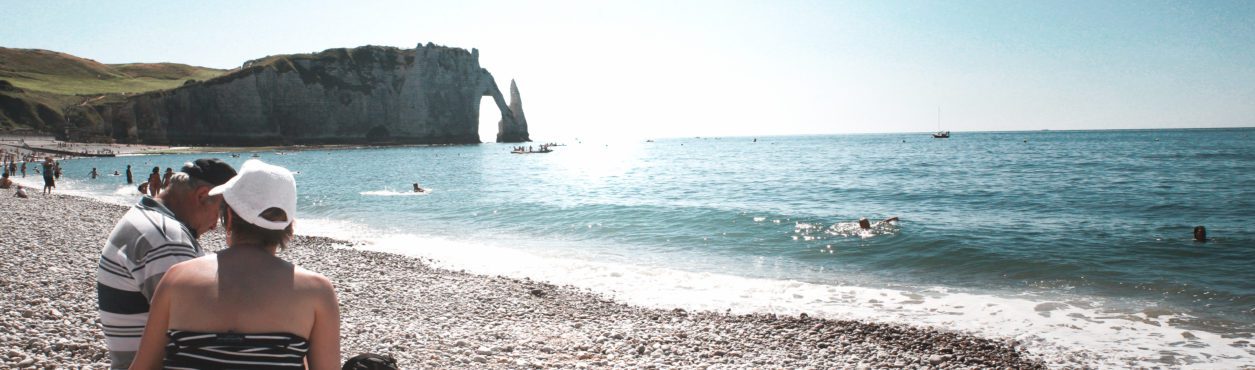 Idosos morrem após choque térmico em praias na França