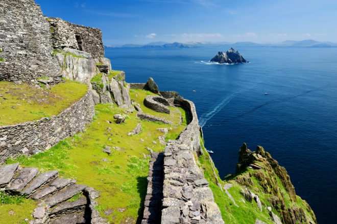 Skellig Michael lar das ruínas de um mosteiro cristão. Patrimônio Mundial da UNESCO, na Irlanda.© MNStudio | Dreamstime.com