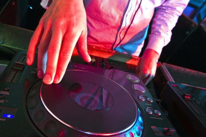  Já se perguntou quem são os djs mais famosos da Irlanda? © Corepics Vof | Dreamstime.com