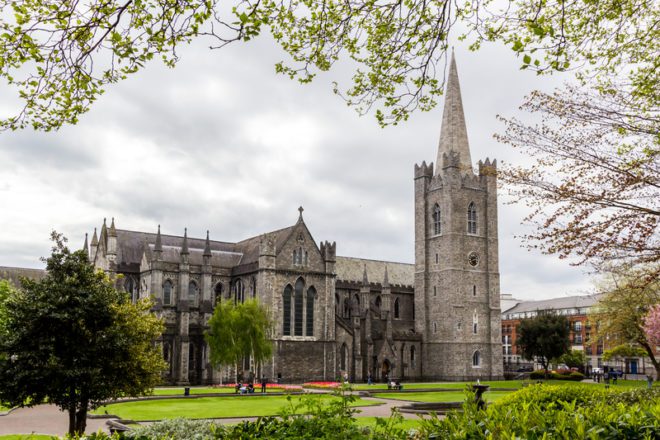 A população começa a crescer a partir do século 14. Dessa época, é possível conhecer a catedral St. Patrick’s.© Bongkochrut Rojanatreekoon | Dreamstime.com