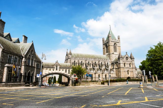 Christ Church Cathedral marcam o estilo arquitetônico irlandês.© Madrugadaverde | Dreamstime.com