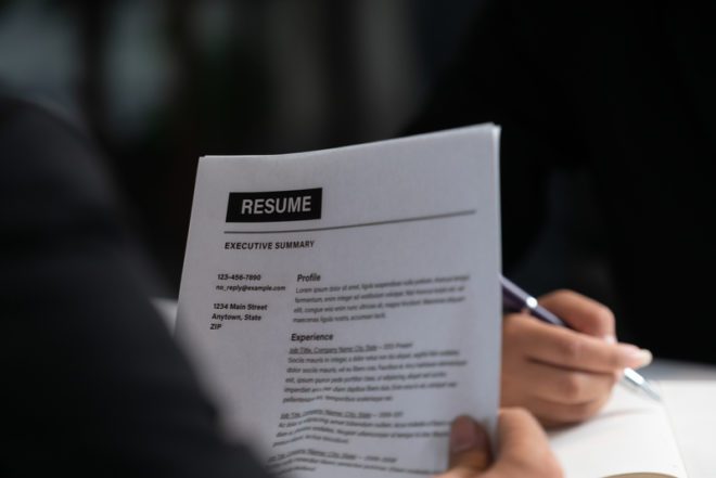 O recrutador tem seis segundos aproximadamente para avaliar seu CV.© BiancoBlue | Dreamstime.com