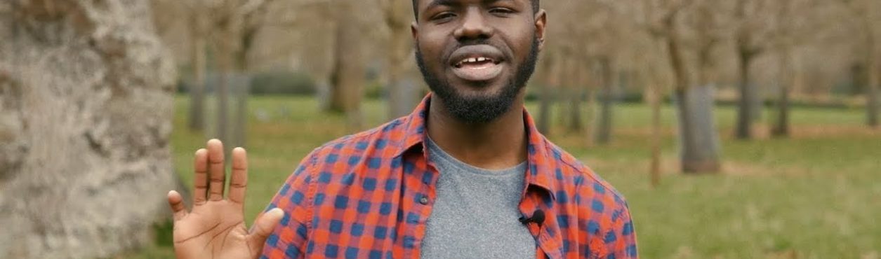 Poeta africano fala sobre racismo na Irlanda