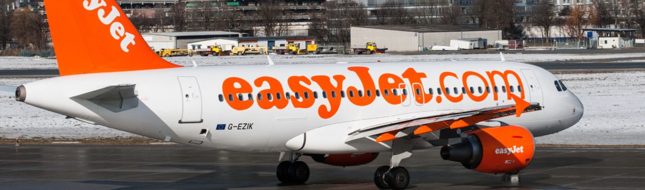 Passageiro da Easyjet veste 15 camisas para não pagar mala extra