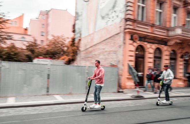 As scooters estão por diversas cidades da Europa. Foto: Marek Rucinski/Unsplash
