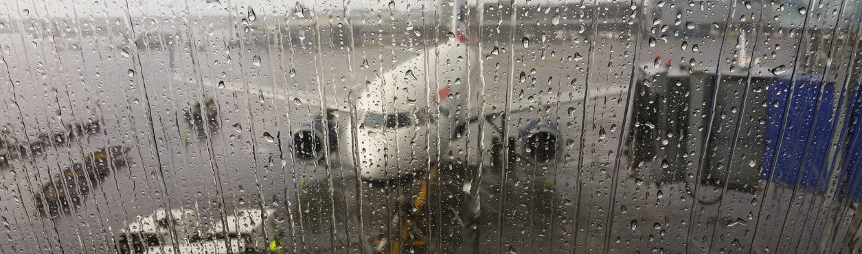 Aeroporto de Dublin tem voos cancelados pela tempestade Lorenzo