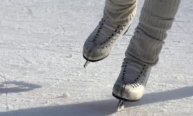Dublin recebe mega pista de patinação no gelo