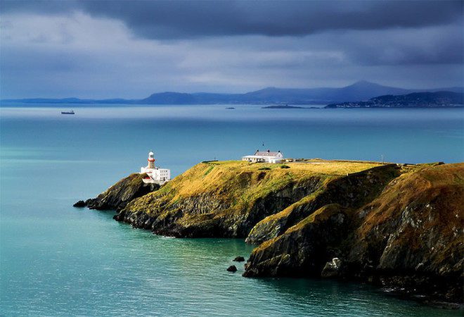 Howth é um dos destinos mais charmosos perto de Dublin. Foto: Howth Express