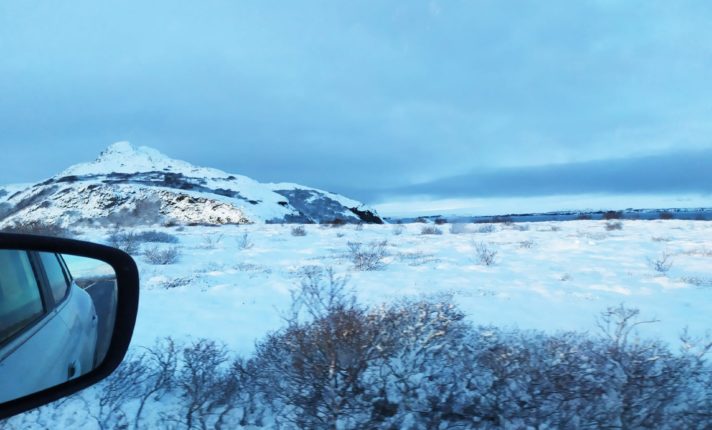 Como é dirigir no inverno da Islândia?