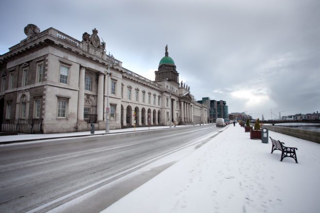 O fenômeno Beast from the East deixou Dublin branquinha em 2017. © Drx | Dreamstime.com