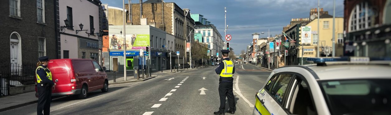 Polícia irlandesa ganha poder para impor restrições do lockdown