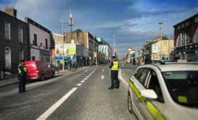Polícia irlandesa ganha poder para impor restrições do lockdown