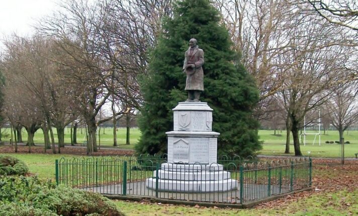 Governo irlandês deverá retirar estátua de ex-líder republicano com ligação nazista