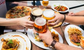 Coronavírus: pubs terão valor mínimo de pratos para abrir em junho