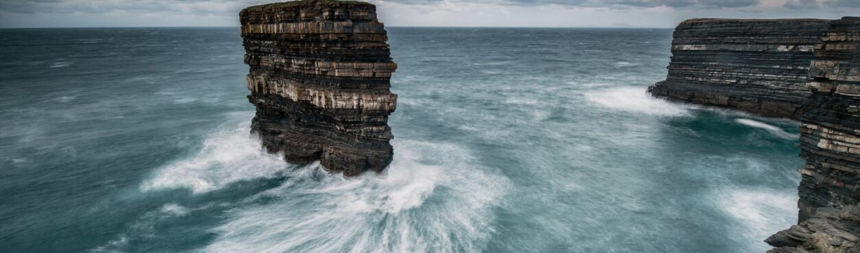 Tempestade Ellen causa estragos na Irlanda