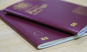 Quem possui passaporte europeu não precisa comprovar residência para entrar na Irlanda