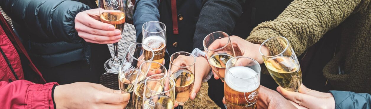Covid-19: governo deve multar grupos consumindo álcool nas ruas da Irlanda