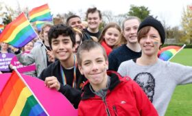 Material didático leva temática LGBTI+ às escolas da Irlanda