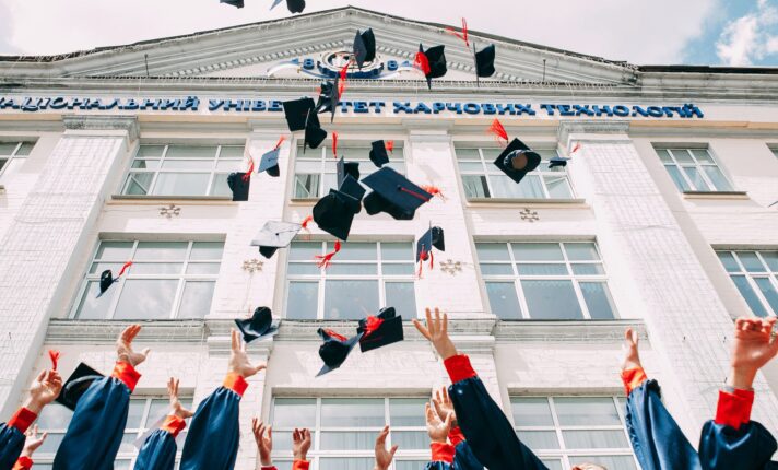 Faculdade gratuita na Irlanda: bolsas de estudo e programas estudantis