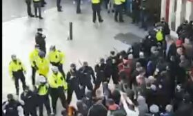 Protesto contra lockdown termina em tumulto na capital da Irlanda