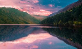 Glendalough: conheça trilhas para caminhadas e atrações