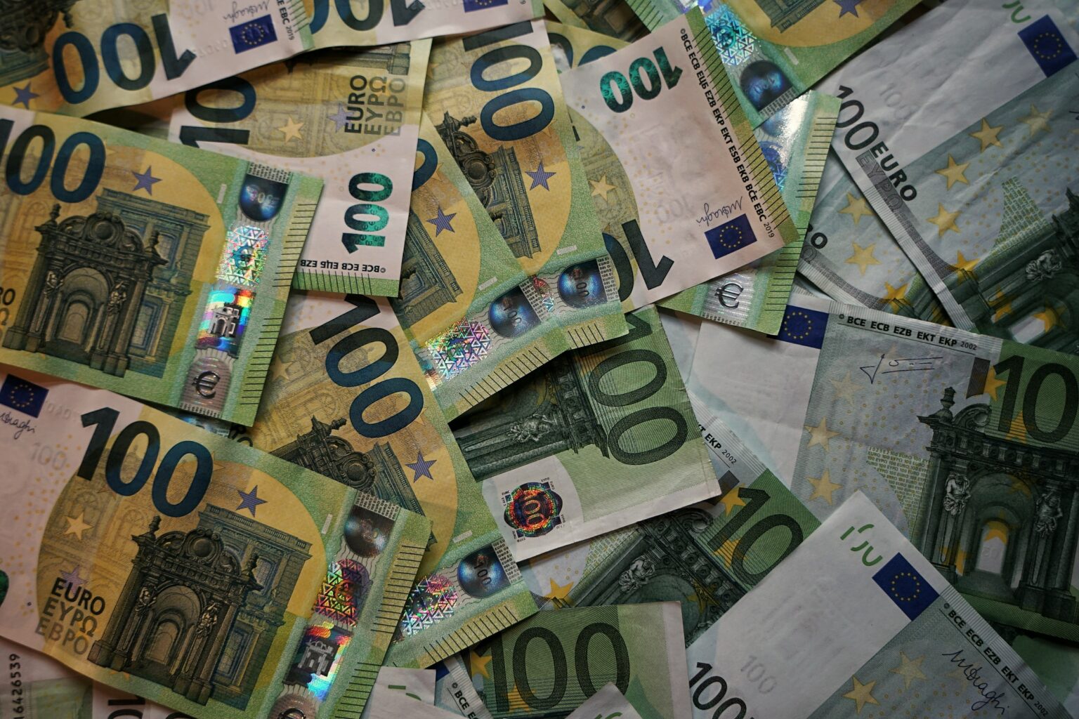 como-comprar-euro-barato-dicas-para-economizar-na-troca-de-moeda