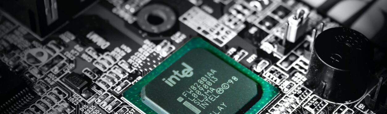 Intel abre vagas em cidade irlandesa com um terço da população empregada na empresa