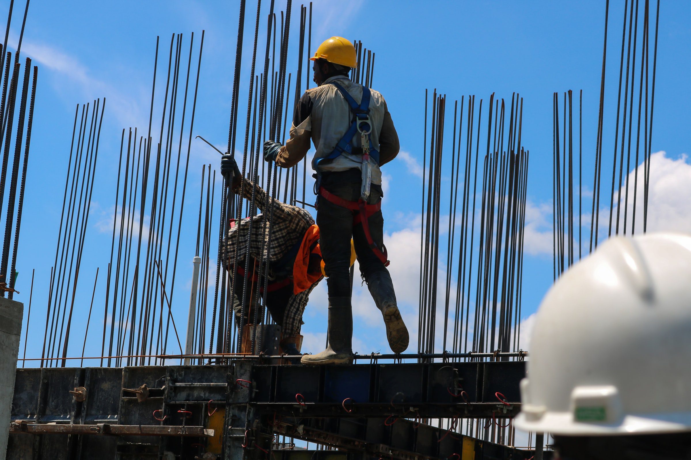 Trabalhador Da Construção Civil Em Casa Em Construção. Trabalhador Da  Construção De Um Homem, Um Local De Trabalho. Retrato Do Con Foto de Stock  - Imagem de casa, empregado: 278076726