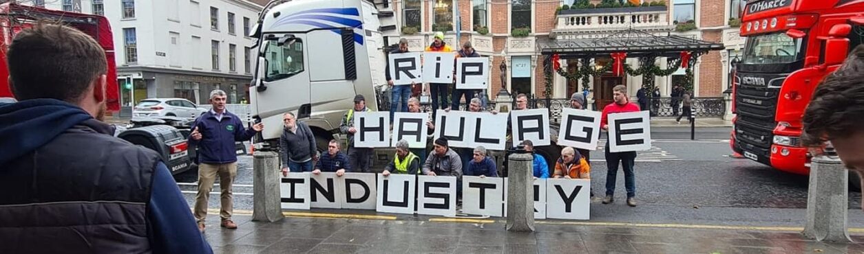 Caminhoneiros fazem protesto contra aumento de combustível na Irlanda