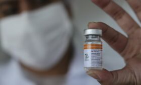 Irlanda aprova Coronavac como vacina válida para entrar no país