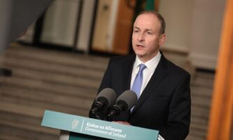 Irlanda remove maioria das restrições causadas pela Covid-19