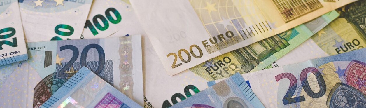 Euro chega a R$ 4,98, menor valor em real de 2022