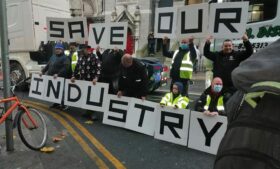 Caminhoneiros fazem paralisação na Irlanda contra aumento de combustível