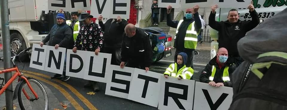 Caminhoneiros fazem paralisação na Irlanda contra aumento de combustível