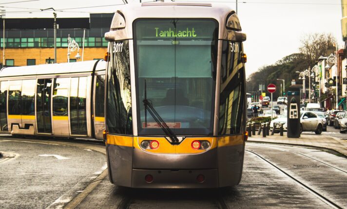 Transporte público na Irlanda: as principais tarifas de ônibus, trens, bondes e outros