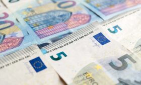 Governo aprova novo salário mínimo na Irlanda para 2023