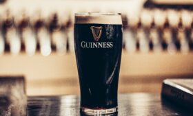 Pint de Guinness fica mais cara na Irlanda a partir de fevereiro