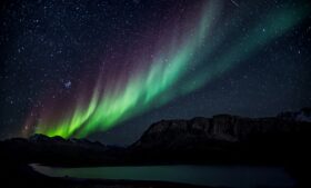 Aurora Boreal fica visível na Irlanda na noite desta segunda
