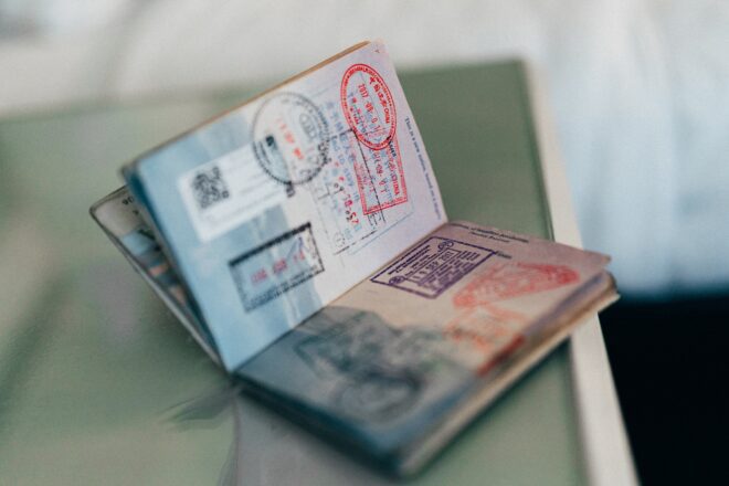 Países europeus devem deixar de carimbar passaportes ainda em 2023. Foto: ConvertKit on Unsplash