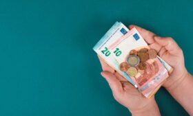 Associação do setor varejista da Irlanda pede pausa indefinida no aumento do salário mínimo