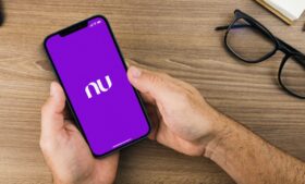 É possível fazer transferências internacionais pelo Nubank?