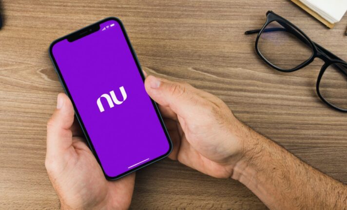 É possível fazer transferências internacionais pelo Nubank?