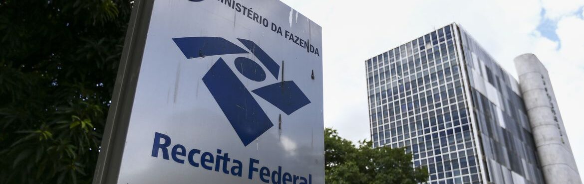 Saída fiscal do Brasil: por que é importante ficar regular com a Receita Federal